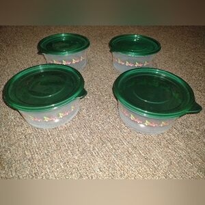4 Like New Christmas Bowls With Lids